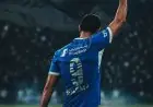 كريم بنزيما يختتم مسيرته مع الهلال ويشير إلى مواصلة اللعب في الملاعب