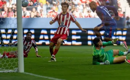مانشستر يونايتد يحقق انتصاراً مثيراً على أتلتيكو مدريد بثنائية مبيومو