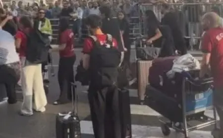 استقبال جماهيري مميز لأبطال العالم في الاسكواش عند عودتهم إلى القاهرة حاملين 9 ميداليات