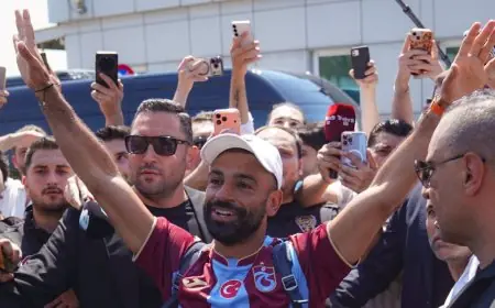 استقبال جماهيري حافل لمحمد صلاح في إسطنبول قبل انتقاله لطرابزون سبور