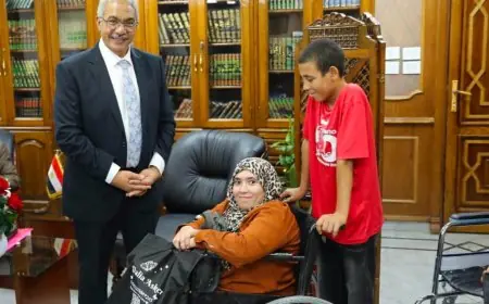 رئيس جامعة الأزهر يوفر كراسي متحركة لدعم الطلاب من ذوي الهمم وتسهيل تنقلهم داخل الجامعة