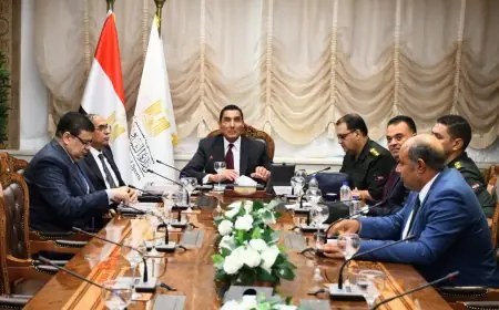 وزير الرياضة يناقش آخر تطورات بناء ستاد النادي المصري الجديد