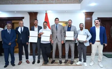 وزير الرياضة يكرّم أبطال الإنقاذ والعاملين بحمام السباحة الأولمبي في مركز التنمية الشبابية والرياضية بالجزيرة