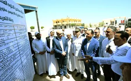 رئيس الوزراء يزور مطحنة دقيق في مطروح ليتابع سير العمل بنفسه