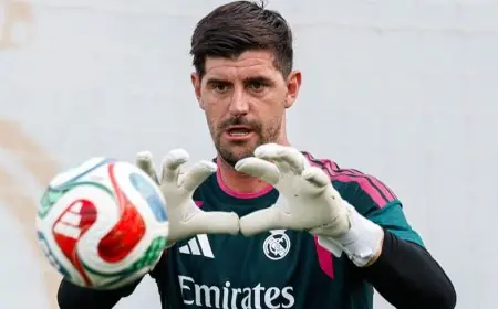 كورتوا يثني على شفافية مورينيو ويستعد للتحديات في ريال مدريد استعداداً لموسم الألقاب