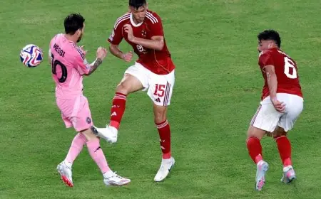 الأهلي يواجه احتمال قيد أشرف داري لتفادي رحيله بالمجان