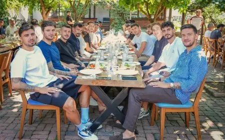 محمد صلاح ينضم إلى إفطار جماعي مع لاعبي طرابزون سبور