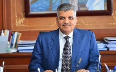 الرئيس يمدد ولاية أسامة ربيع كرئيس لهيئة قناة السويس لعام إضافي