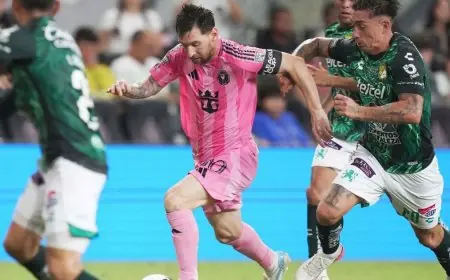 كاسيميرو يتحدث عن عودة ميسي بعد صدمة والده: لم أشهد شيئاً كهذا من قبل
