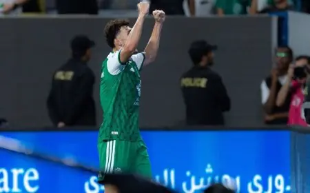 الأهلي يتألق في ثوبه الجديد ويفتتح الدوري السعودي بفوز مثير على الدرعية