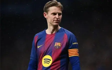 دي يونج ينفي الشائعات: الإعلام يسيء تصويري أمام جماهير برشلونة