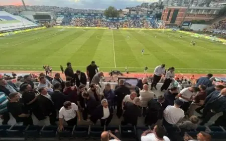 مواجهات مثيرة في مدرجات مباراة قاسم باشا وطرابزون سبور بالدوري التركي «صور»