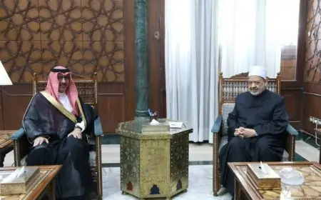 شيخ الأزهر يلتقي السفير السعودي لتعزيز التعاون بين البلدين