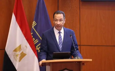 تعزيز البنية التحتية الرقمية في مطروح: وزير الاتصالات يجتمع مع المحافظ لدفع عجلة التحول الرقمي بالمحافظة