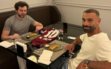 محمد صلاح ووكيله رامي عباس يسخران من بشيكتاش بحلوى تركية
