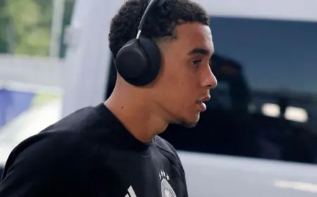 طبيب أعصاب يعلن تشخيص إصابة جمال موسيالا وموعد عودته للملاعب