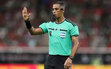أمين عمر يدير مباراة الزمالك والاتحاد السكندري في افتتاح الدوري المصري