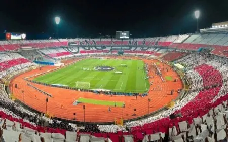 لاعبو الزمالك يهديان الجماهير قميصين بالرقم «1» قبل مواجهة الاتحاد السكندري
