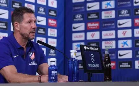 دييغو سيميوني يرد بقوة على إهانات جماهير أتلتيكو مدريد ضد خوليان ألفاريز