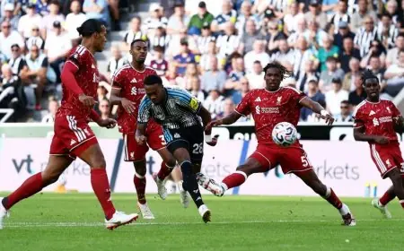 ليفربول ينتزع تعادل مثير بالدقيقة 99 ضد نيوكاسل في انطلاقة مدربه يايسله