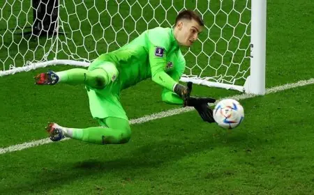 برشلونة يتعاقد مع الحارس الكرواتي ليفاكوفيتش من فنربخشة حتى عام 2030