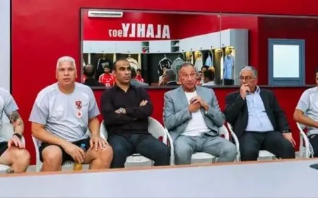 اجتماع الخطيب ومنصور وعبد الحفيظ مع لاعبي الأهلي والجهاز الفني: تفاصيل جديدة