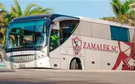 حافلة الزمالك تصل إلى ستاد القاهرة لمواجهة حاسمة مع البنك الأهلي في الدوري المصري