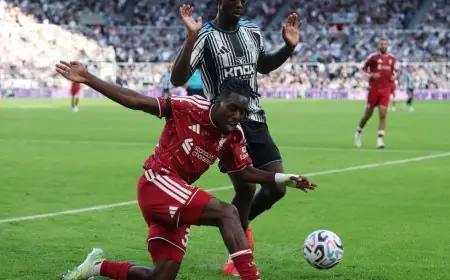 كاراغر يحث ليفربول على التعاقد مع ظهير جديد والاستغناء عن فريمبونغ