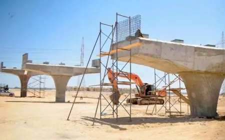 وزيرة الإسكان تستعرض أحدث تطورات العمل والمشروعات في مدينة السويس الجديدة