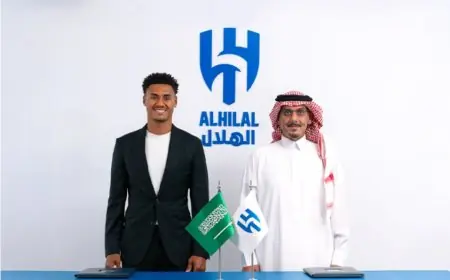 الهلال يضم أولي واتكينز لتعزيز هجومه بشكل رسمي