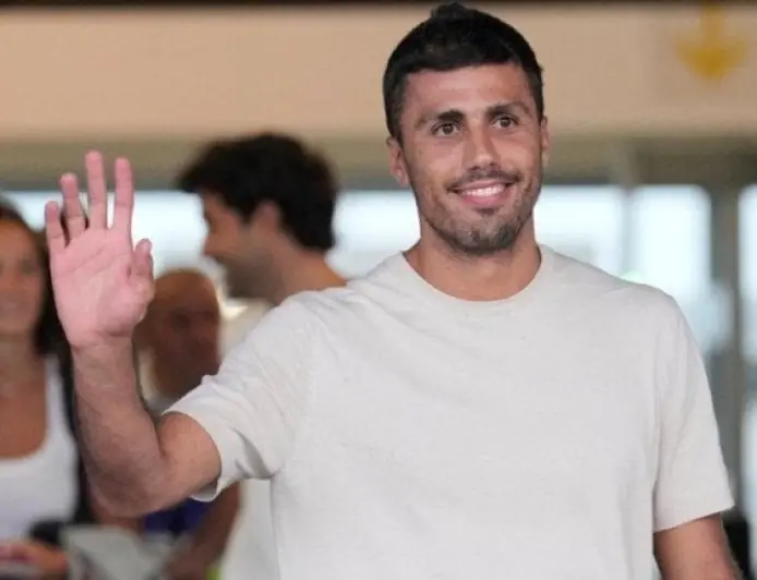رودري يصل إلى برشلونة وخضوعه للفحوصات الطبية قبل الإعلان عن الصفقة | «تفاصيل»