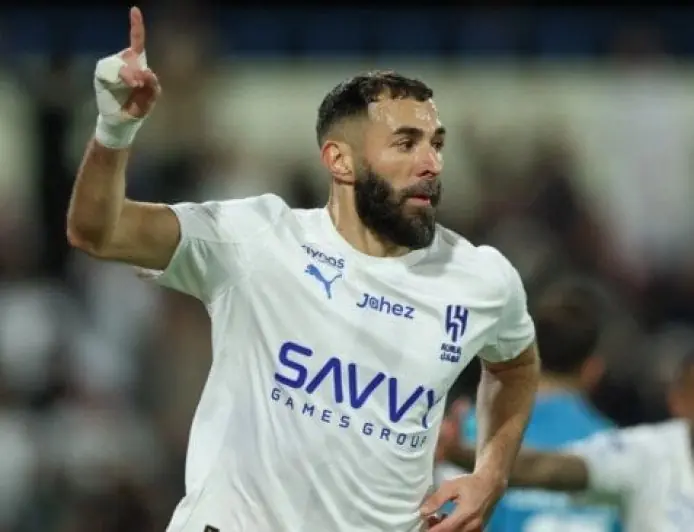 هل سينضم كريم بنزيما إلى محمد صلاح في طرابزون سبور؟.. اللاعب الفرنسي يجيب