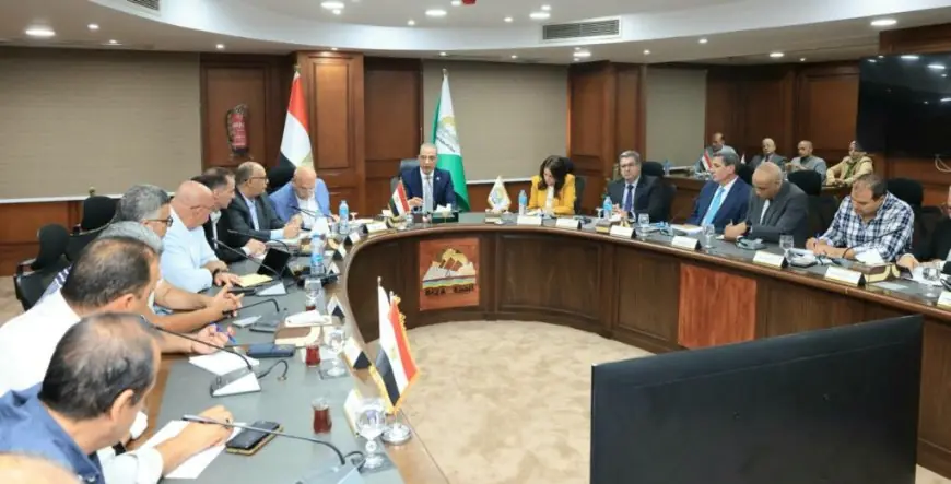 محافظ الجيزة يواصل متابعة إنجازات الأحياء والمراكز والمدن في تقنين أراضي أملاك الدولة