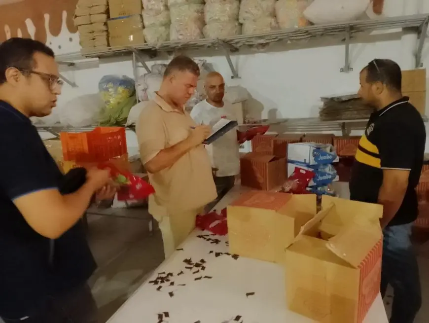 ضبط 18400 قطعة حلوى و650 كيلوجرام من مستلزمات الإنتاج في القليوبية