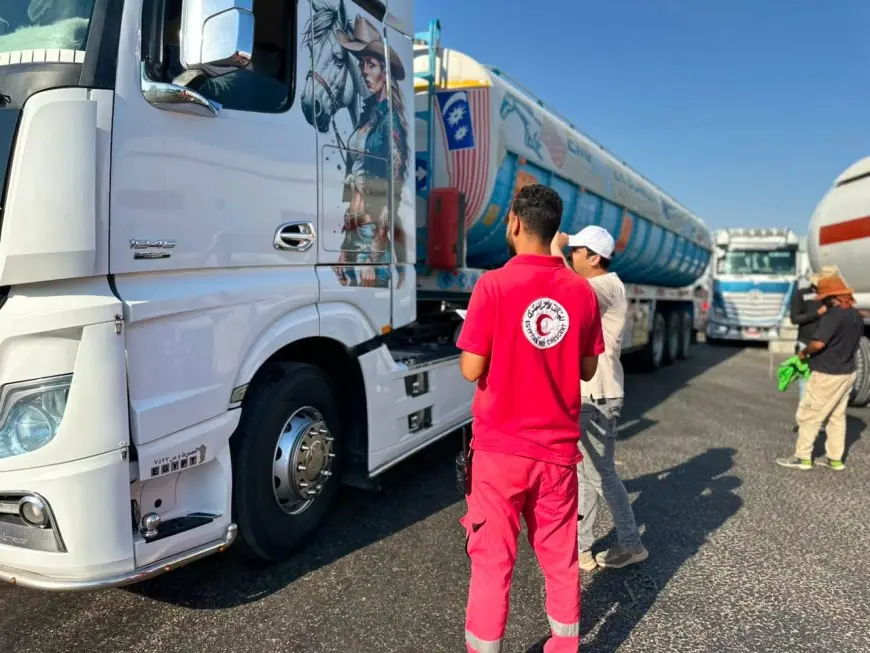 الهلال الأحمر يطلق قافلة زاد العزة بحمولة تتجاوز 3229 طنًا من المساعدات الغذائية