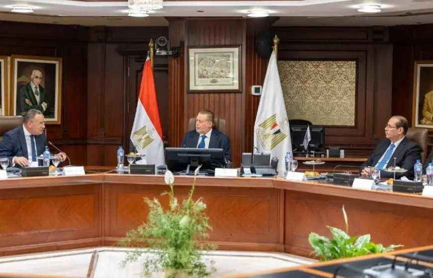 محافظ البنك المركزي يناقش مع وزير التعليم العالي تطورات منحة علماء المستقبل