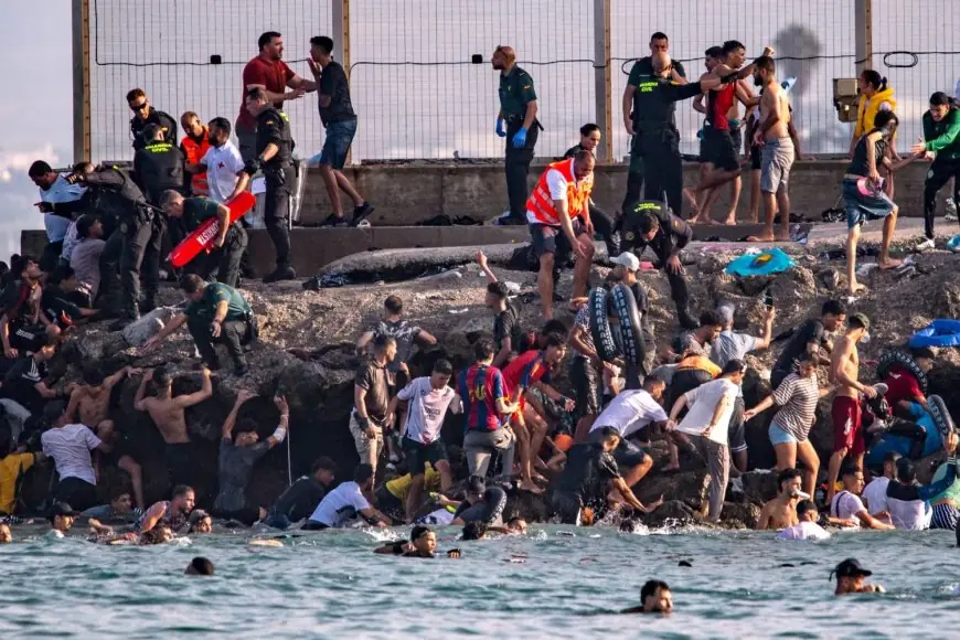 فرنسا تعيد 70 ألف مهاجر إلى المغرب بعد عبورهم إلى سبتة
