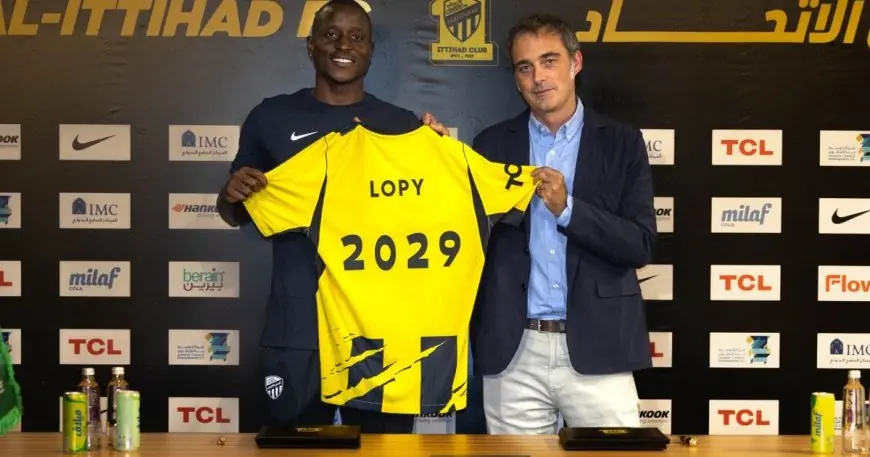 الاتحاد يعزز صفوفه بالتعاقد الرسمي مع النجم السنغالي ديون لوبي من ألميريا