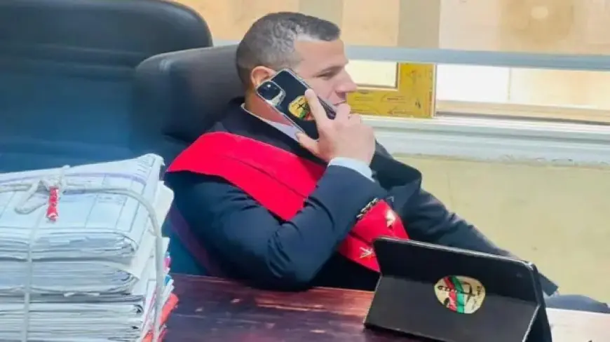ما هي الخدعة التي استخدمها القاضي المزيف لاختراق المحكمة والوصول لمنصة القضاء؟