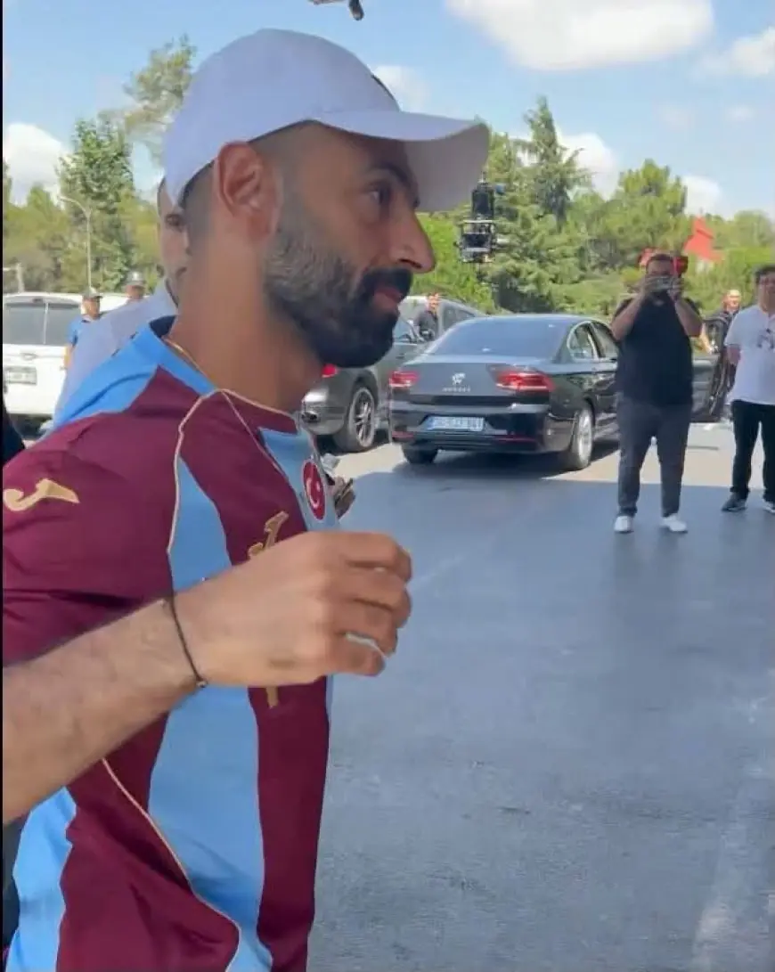صور محمد صلاح تضيء شوارع ومطاعم تركيا بعد انضمامه لطرابزون سبور