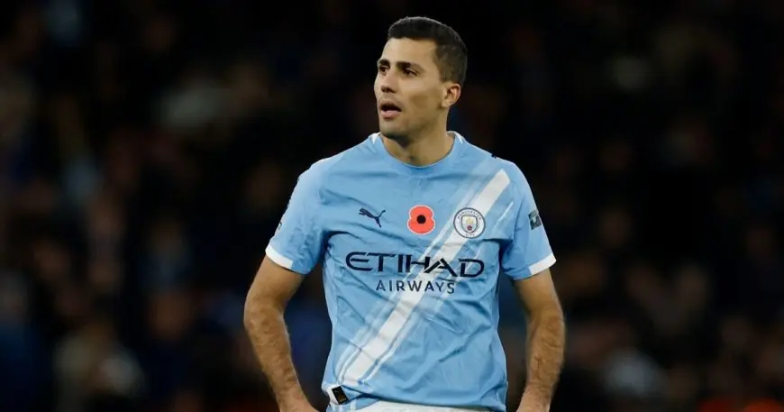 هل ينتقل رودري إلى برشلونة بعد اتصال هانزي فليك الجريء