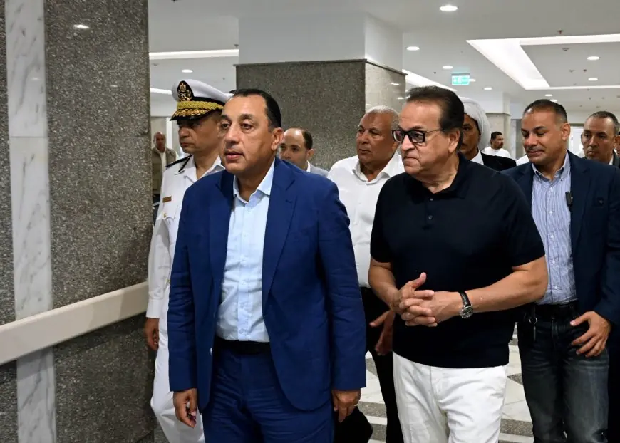 رئيس الوزراء يزور مستشفى رأس الحكمة المركزي لمتابعة أعمال التطوير والارتقاء بالكفاءة