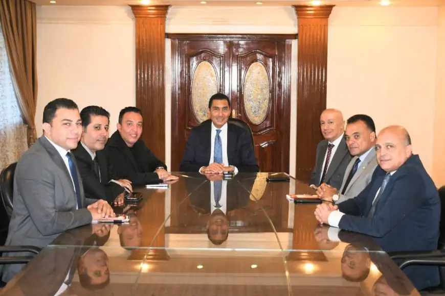 وزير الرياضة يستعرض فرص الاستثمار في المنشآت الشبابية والرياضية ويبحث تطوير الساحات الشعبية واكتشاف المواهب
