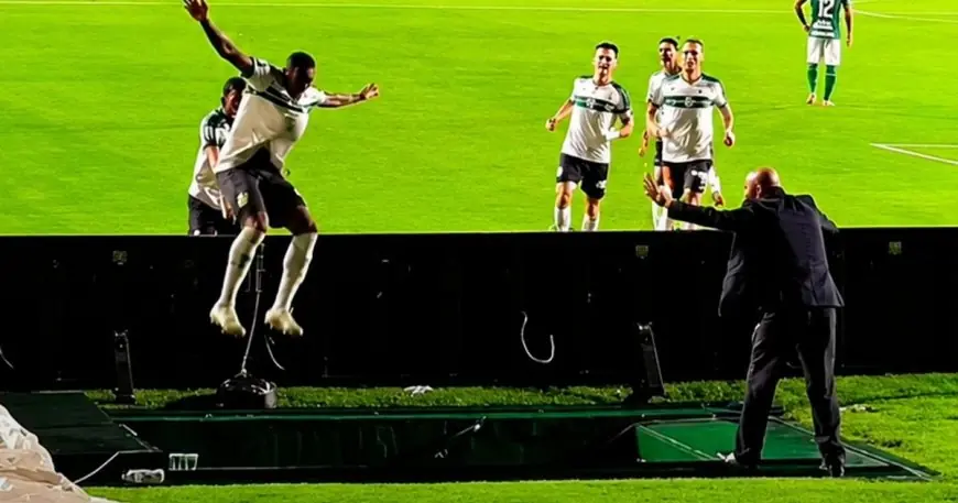 لاعب كرة قدم برازيلي يتعرض لحادث أثناء الاحتفال بهدف ملغى
