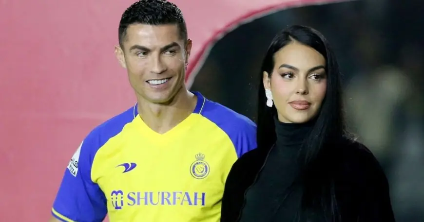 كريستيانو رونالدو يتوج حباً دام عقداً بالزواج من جورجينا