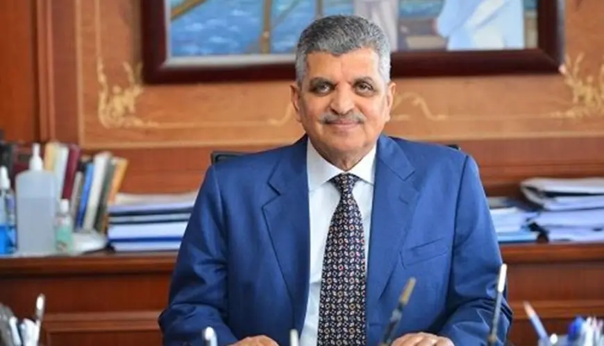 الرئيس يمدد ولاية أسامة ربيع كرئيس لهيئة قناة السويس لعام إضافي