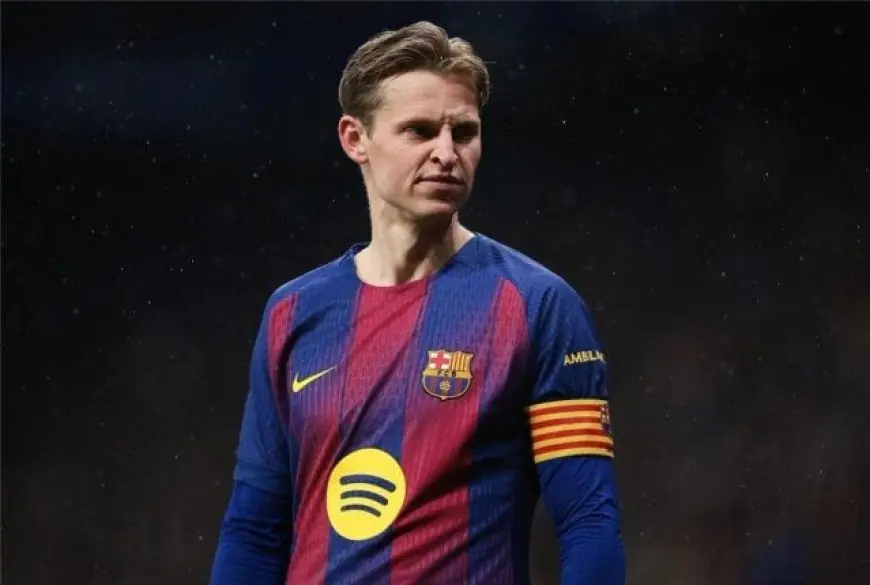 دي يونج ينفي الشائعات: الإعلام يسيء تصويري أمام جماهير برشلونة