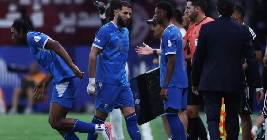 تقرير: الهلال يعتزم فسخ عقد بنزيما الغاضب ويبدأ مفاوضات مع أوسيمين ونيتو