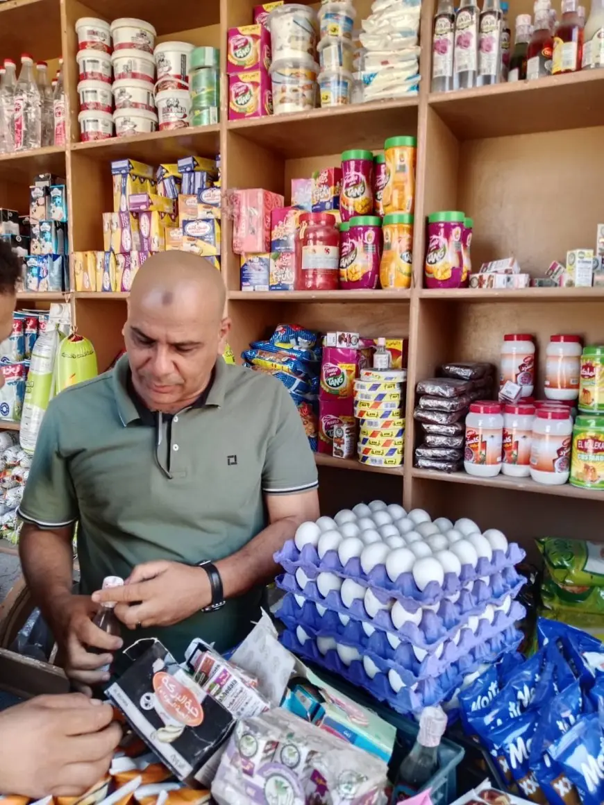 محافظ كفرالشيخ يكشف عن ضبط كميات كبيرة من السلع الغذائية والمنظفات في حملة تموينية ناجحة ببلطيم