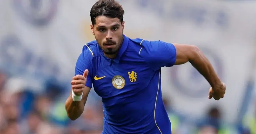 تشيلسي يطلب رقما فلكيا من الهلال لبيع بيدرو نيتو